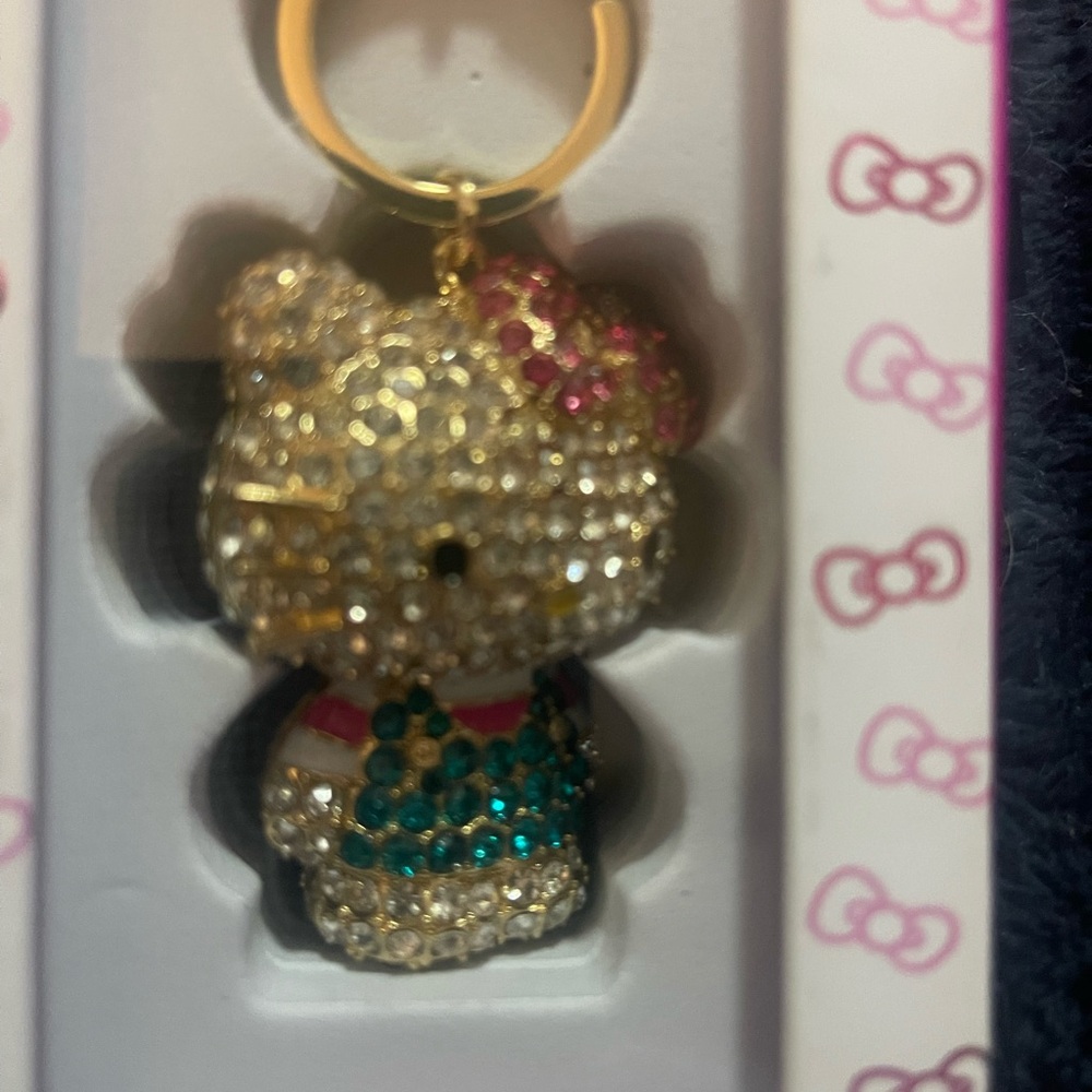 Hello Kitty Crystal Keychain - Picture 3 of 3